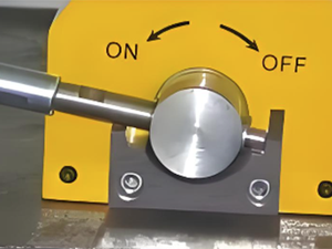 Handle Locked in Mag(On) Position Handle Locked in Mag(On) Position